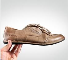 Sapatos estilo vintage para homens, calçado formal, em couro britânico esculpido, sapatos baixos, primavera, verão, quente, 2018 2024 - compre barato