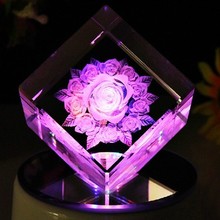 Rosa 3d personalizada 50*50*50mm presentes do dia dos namorados cristal de papel com base de luz led colorida decoração de casamento 2024 - compre barato