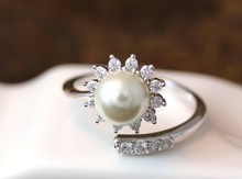 Регулируемое кольцо с жемчугом и кристаллом солнца 2024 - купить недорого