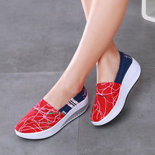 Туфли женские холщовые на платформе, без застежки, на танкетке, дышащие, для похудения, для прогулок, летняя обувь 2024 - купить недорого