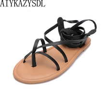 Aiykazysdl mulher gladiador bohemia sandálias flip flops verão tiras de couro falso rendas até tanga clipe anel dedo do pé sapatos salto plano 2024 - compre barato