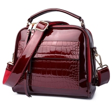 Новинка 2020, дизайнерские женские сумки, роскошная Брендовая женская сумка-мессенджер с крокодиловым узором, лакированная кожа, сумки через плечо 2024 - купить недорого