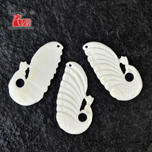 3 piezas tallado a mano Yak hueso de pavo real colgante maoríes de Nueva Zelandia estilo blanco perlas accesorio de la joyería DIY 43mm X 22mm 2024 - compra barato