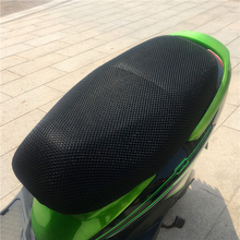 Новые дышащие летние 3D сетчатые чехлы для сидений мопедов мотоциклов и скутеров водонепроницаемые противоскользящие подушки 2024 - купить недорого