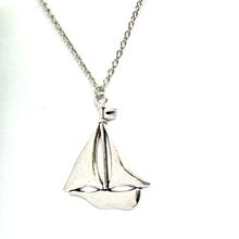 Ожерелье с подвеской в виде парусной лодки, Винтажный серебряный чокер, ошейник, яркая Женская бижутерия, подарочные аксессуары 2024 - купить недорого