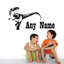 Dinossauro personalizado qualquer nome adesivo de parede nome do menino crianças decalque da parede do vinil arte quarto mural YO-154 2024 - compre barato