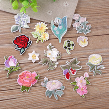 15pcs/lot Cheap Flowers Embroidered Patch for Clothing Sew on Sew Applique Patch Jeans Clothes Sticker Badge Iron on Floral 2024 - compre barato