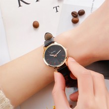 Часы horloge #03, модные женские часы-браслет с кожаным ремешком, аналоговые, кварцевые, круглые 2024 - купить недорого