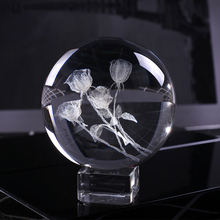 Bola de rosas de cristal 3D de 60mm, globo de cuarzo con flor en miniatura, esfera de cristal grabada con láser, decoración para el hogar, adorno de regalo de boda 2024 - compra barato