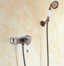 Римская бронзовая отделка в европейском стиле, античные латунные настенные душевые наборы, фарфоровые ручного душа для ванной комнаты Смесители для душа SF1020 2024 - купить недорого