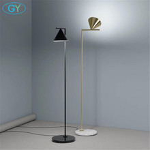 Lámpara de pie nórdica para sala de estar, iluminación de mármol E27 posmoderna para dormitorio, color oro moderno, negro 2024 - compra barato