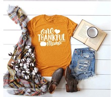 Футболка с надписью «ONE Thank MAMA», на Хэллоуин, тыква, День благодарения, подарок для мамы, графический слоган, модная повседневная футболка tumblr grunge 2024 - купить недорого