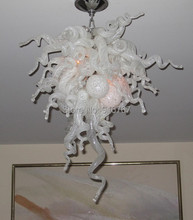Arte de lustre de vidro soprado branco com lâmpada 2024 - compre barato