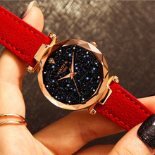 Часы женские светящиеся с кожаным ремешком, модные роскошные с бриллиантами, с изображением звездного неба 2024 - купить недорого