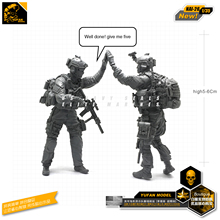 Yufan модель 1/35 2 Набор для сборки фигурки, модель Us Commando дайте мне пять! Полимерная солдатская модель Nai-26 2024 - купить недорого