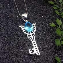 Hermosa ослепительный блестящий дизайн ключа Лондона bluetoopaz серебряного цвета ожерелье кулон для женщин 20 дюймов 2024 - купить недорого