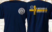 Camiseta fashion com letras gráficas, nova suécia, bombeira, storstock holms, marca branforsvar, azul marinho 2024 - compre barato