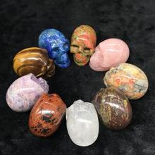 Estatuilla de calavera de piedra Natural hecha a mano, estatua de cristal tallado, Feng shui realista, curación, arte coleccionable para el hogar, 2 pulgadas 2024 - compra barato