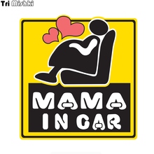 Tri Mishki WCS750 13*14 см мама в автомобиле для беременных на борту Автомобильная наклейка из ПВХ цветные наклейки Аксессуары для мотоциклов стикер 2024 - купить недорого