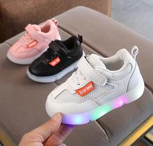 Zapatos con luz LED para niños, nueva marca de primavera, zapatos deportivos para niños, zapatillas luminosas de malla de aire con luz EU 21-30 2024 - compra barato