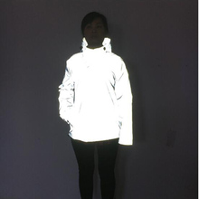 Светоотражающая куртка для мужчин, весенне-осенняя ветровка с капюшоном в стиле хип-хоп, уличная одежда, блестящие водонепроницаемые пальто на молнии 2024 - купить недорого