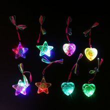 Colar de pingentes brilhantes, colar colorido brilhante formato de coração com estrela de pentáculo brinquedo para crianças 2024 - compre barato