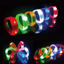 Pulsera de silicona luminiscente con sonido LED para fiesta, brazalete luminoso para fiesta de cumpleaños, suministros para eventos, decoración de boda 2024 - compra barato