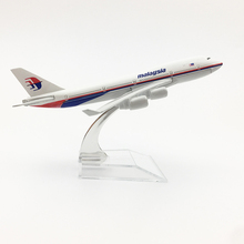 Free shipping Malaysia Airlines aeroplane model Boeing 747 airplane 16CM Metal alloy diecast 1:400 airplane model toy children 2024 - buy cheap