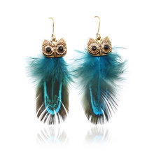 Pendientes largos de plumas para mujer, aretes colgantes de plumas de búho, joyería Bohemia con personalidad de animales, 2 colores 2024 - compra barato