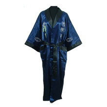 Двусторонний темно-синий черный мужской шелковый Пижамный костюм из вискозы с вышивкой дракона в китайском стиле мужской халат кимоно один размер MR096 2024 - купить недорого