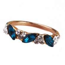 Милое Винтажное кольцо с кристаллами для женщин, необычные ювелирные изделия в стиле ретро, очаровательные женские кольца 2024 - купить недорого