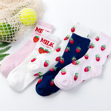 Harajuku para mujer de algodón con estampado de fresas para estudiantes, calcetines deportivos a juego, sencillos, cálidos, para Otoño e Invierno 2024 - compra barato