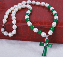 Conjunto de pendientes blanco nuevo de perlas cultivadas/Cruz Verde colgante (25x35mm) collar 18 "36" 2024 - compra barato