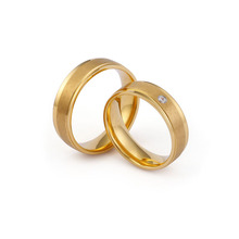 Модные Простые Свадебные кольца из нержавеющей стали с фианитом, кольца для пар золотого цвета, обручальные ювелирные изделия для женщин и мужчин 2024 - купить недорого