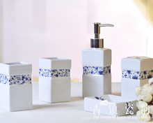 Пять частей синий и белый Фарфоровая керамика для Ванной Набор туалетные принадлежности зубных щеток стаканчик для зубной щетки туалетных принадлежностей 2024 - купить недорого
