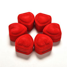 Красная бархатная коробка для обручальных колец в форме сердца, Подарочный органайзер, коробка для ювелирных украшений, складной чехол для хранения, 4*4*2,5 см 2024 - купить недорого
