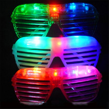 De moda forma de obturador gafas LED parpadeantes luz juguetes para niños fiesta de Navidad suministros de decoración brillante gafas 2024 - compra barato