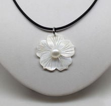 Beautiful Natural White Freshwater Mother Of Pearl Shell Flower Pendant Necklace 2024 - buy cheap