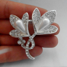 Cheapest Beautiful White Color Silver Tone Luxurious Party Flower Shaped Women Costume Brooch Top Quality Crystals 2024 - buy cheap