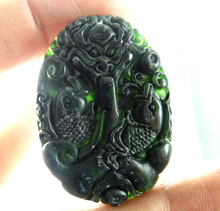 Estatua de pez tallada a mano de piedra verde y negra natural china, colgante de amuleto, fabricación de joyas, 47x33, venta al por mayor 2024 - compra barato