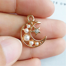 2019 nuevo 10 Uds moda encantos esmaltes aleación Diamante de imitación perla Luna colgante pendiente DIY Ropa Accesorios broche joyería 2024 - compra barato