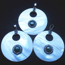 Natureza shell pingentes com azul ágata 60 de pedra para as mulheres colares fazer jóias acessórios tamanho mm branco shell com rhineston 2024 - compre barato