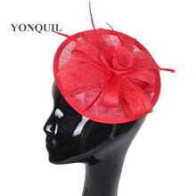 Sinamay Свадебные вуалетки красивые элегантные женские аксессуары для волос с перьями красные шляпы Sinamay свадебные головные уборы шпилька для волос повязки на голову 2024 - купить недорого