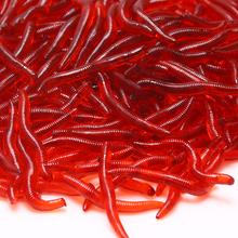 50 unids/lote suave señuelo de la pesca de gusano rojo gusanos Artificial de señuelo de pesca abordar realista olor a pescado señuelos 2024 - compra barato