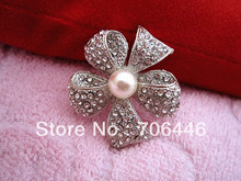 Clear Rhinestone Crystal and Cream Pearl Center Bow Brooch for wedding invitation 2024 - купить недорого