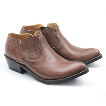 Botas masculinas feitas à mão cano curto de couro bovino genuíno, botas de trabalho ocidental com tops baixos, botas martin, salto de 3.5cm 2024 - compre barato