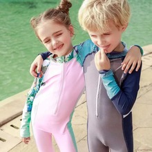 Купальный костюм для детей с защитой от ультрафиолета; цвет красный, зеленый; 1 предмет; детский купальник с короткими рукавами; пляжная одежда; купальный костюм; детский купальный костюм 2024 - купить недорого