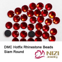 Diamantes de imitación de alta luminosidad Siam Color DMC Hotfix para diseños de vestidos de novia redondos planos de cristal de hierro en Strass pegamento piedras de respaldo 2024 - compra barato