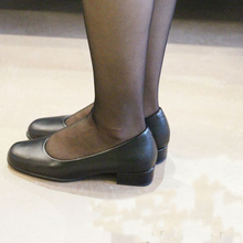 Sapatos de couro preto de salto baixo sapatos de trabalho feminino cabeça redonda sola macia e único sapato sapatos de catering 2024 - compre barato