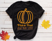 Camiseta con imagen de Trick or Treat Down Main Street para mujer, lámpara con forma de calabaza para Halloween, divertida camiseta grunge Unisex, ropa gótica para fiesta 2024 - compra barato